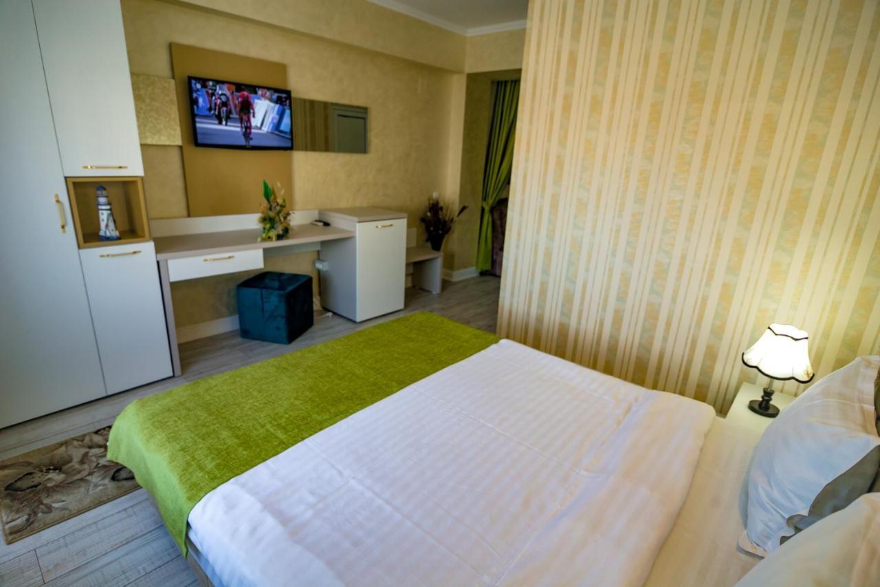 Hotel Floare De Iris Vama Veche Esterno foto