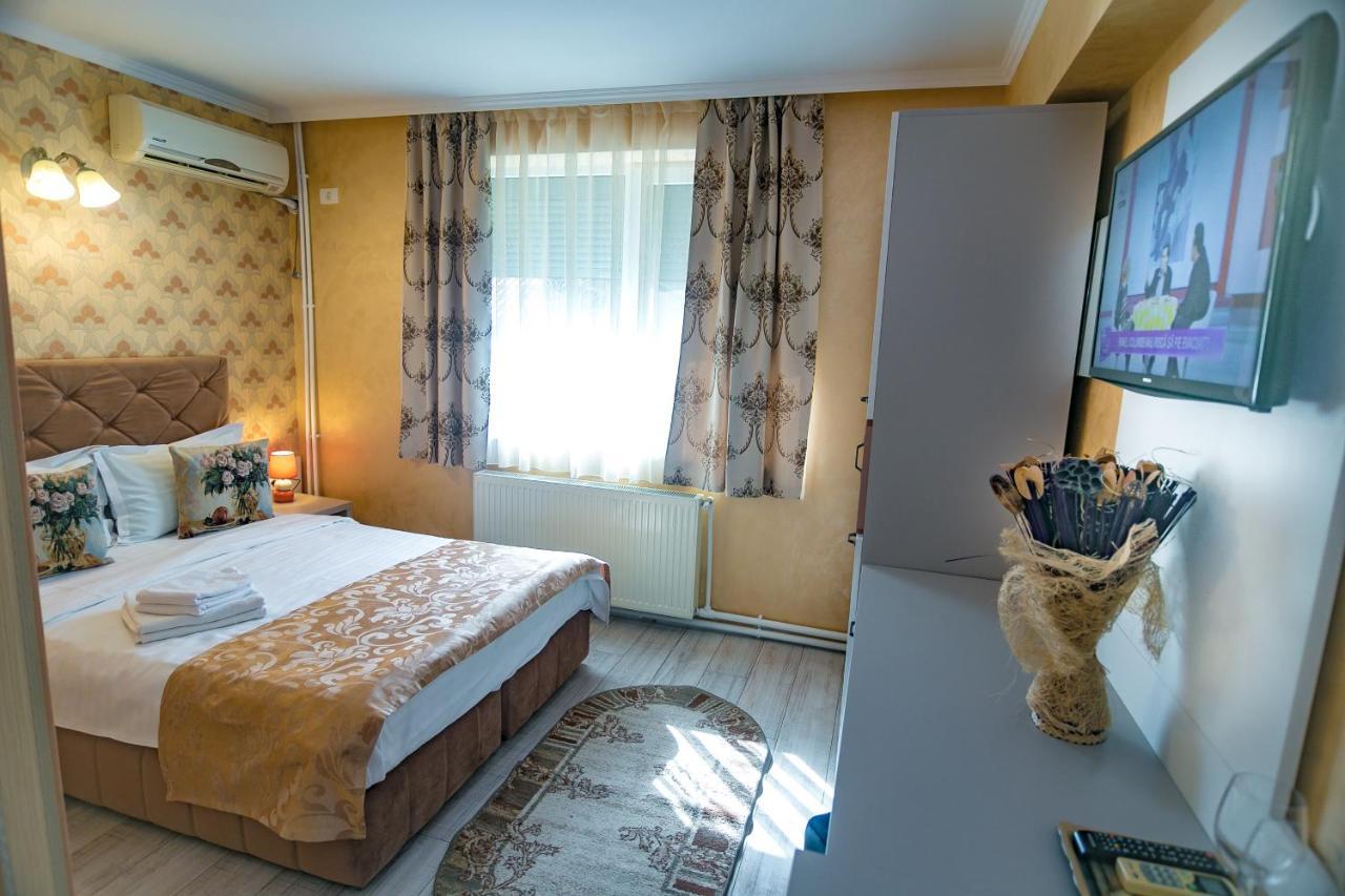 Hotel Floare De Iris Vama Veche Esterno foto