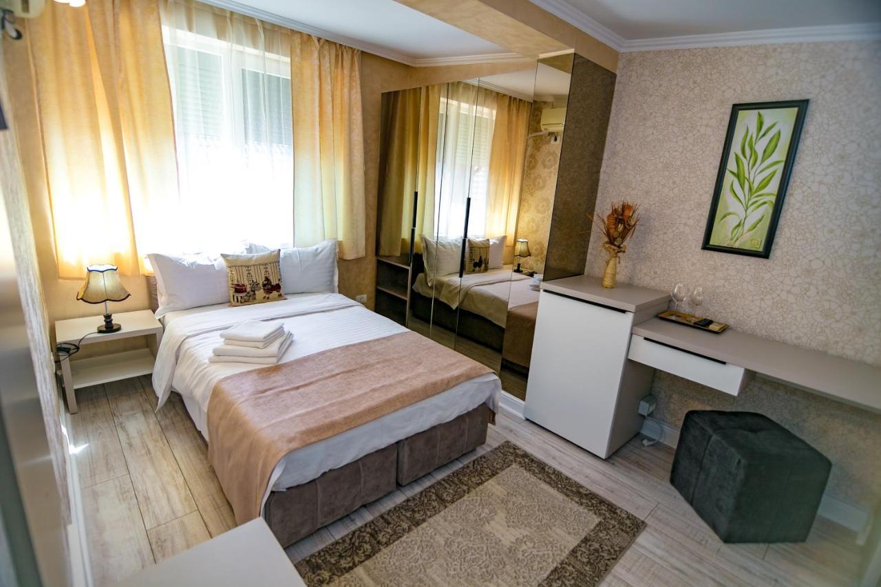 Hotel Floare De Iris Vama Veche Esterno foto